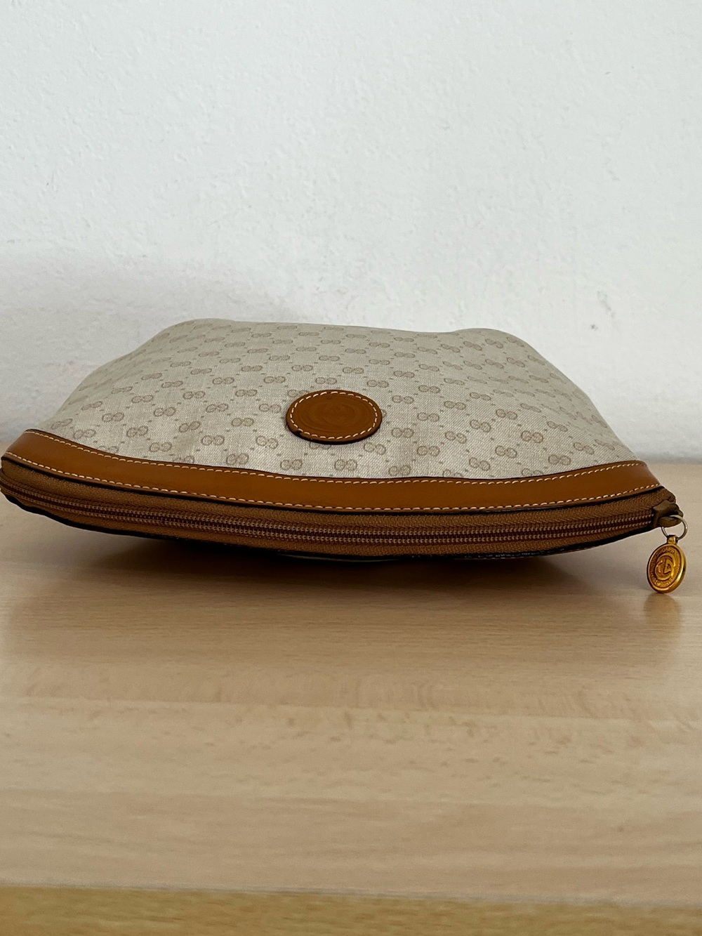 Gucci Crème Micro GG Supreme Dome Cosmetic Clutch Tan Leather Trim Vintage 1980s - Picture 6 of 16